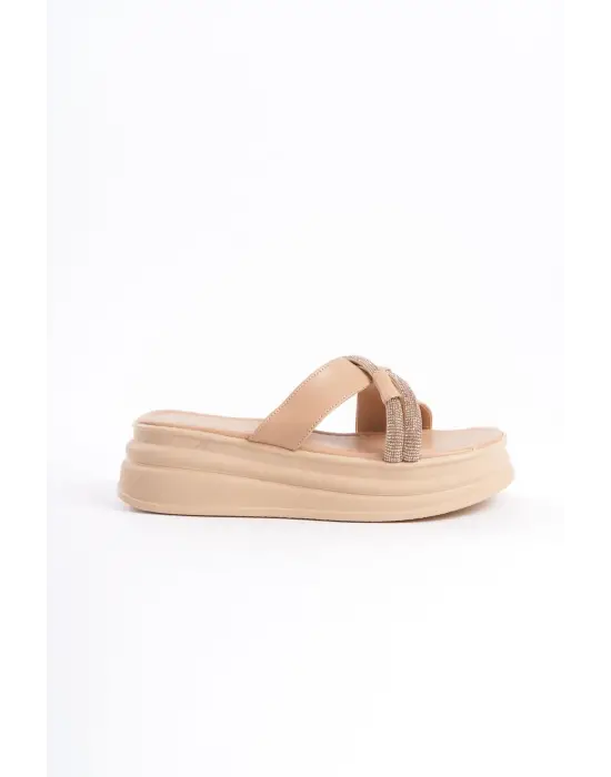 RUBY Düz Topuklu Taşlı Çapraz Şeritli Kalın ve Rahat tabanlı ayakkabı Tabaan Bayan Terlik  CTT - Ten