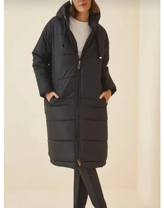 Omarı Uzun Kapşonlu Kuş Gözü Detaylı Kaban -Siyah