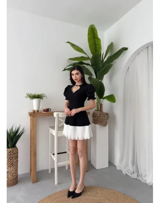 Omarı Zarif Dantel Detaylı Kalp Desenli Elbise