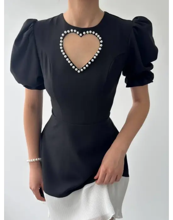 Omarı Zarif Dantel Detaylı Kalp Desenli Elbise