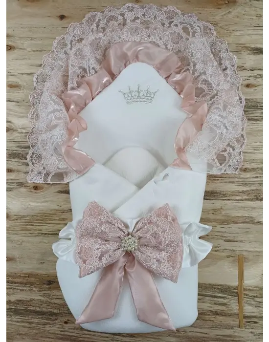 Zarif Taç Nakışlı İnci Ve Fiyonklu Kundak Bebek Battaniye