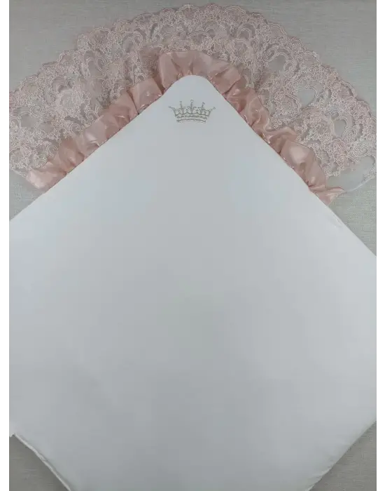 Zarif Taç Nakışlı İnci Ve Fiyonklu Kundak Bebek Battaniye