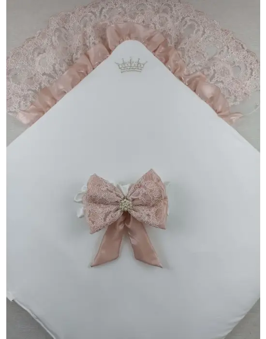 Zarif Taç Nakışlı İnci Ve Fiyonklu Kundak Bebek Battaniye