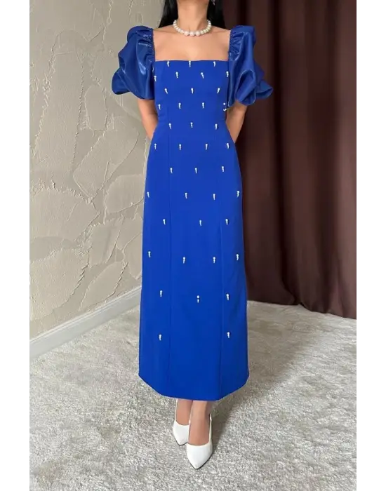 Saks İşlemeli Kolu Garnili Elbise