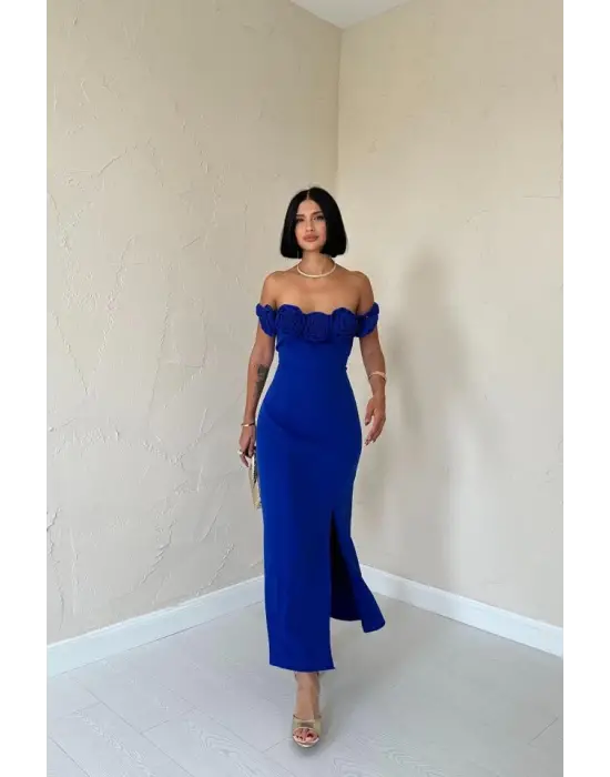 Omarı Güllerle Süslenmiş Şık Elbise