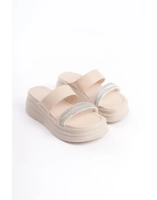 Zarif Taşlı ve Rahat Tabanlı Bayan Terlik