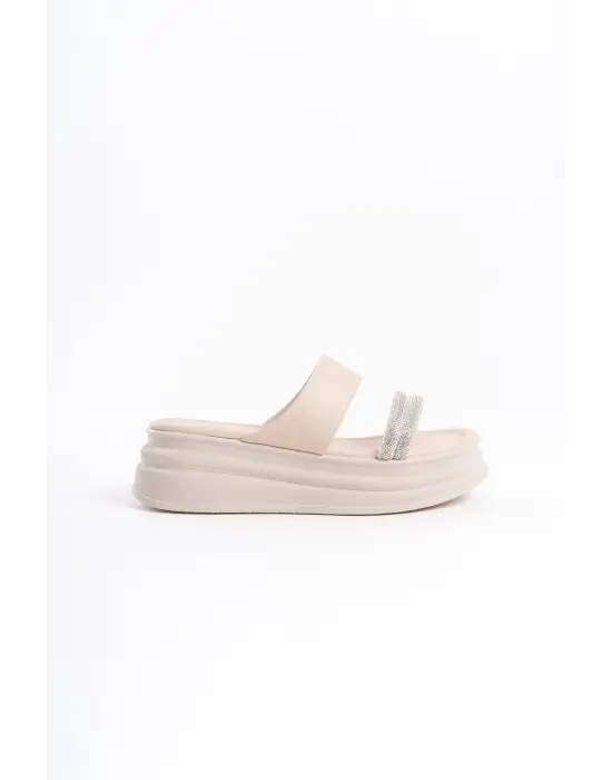 Zarif Taşlı ve Rahat Tabanlı Bayan Terlik