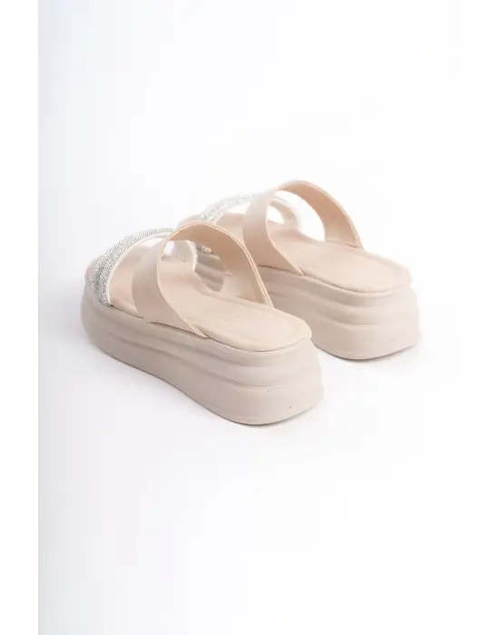 Zarif Taşlı ve Rahat Tabanlı Bayan Terlik