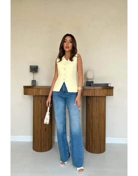 Sarı Belden Oturtma Detaylı Düğmeli Yelek