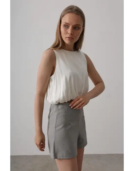 Omarı Rahat ve Şık Saten Kolsuz Bluz - Ekru
