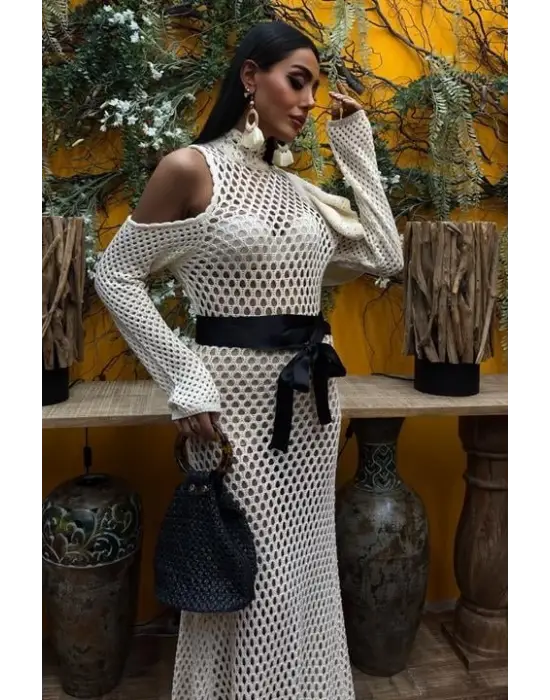 Omarı Şık Saten Kuşak Detaylı Triko Elbise