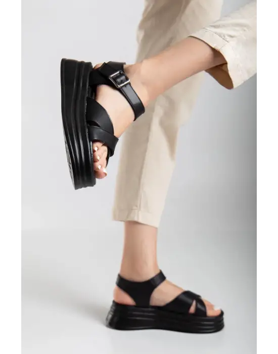 Omarı Kadın Siyah Kemer Detaylı Sandalet Modelleri