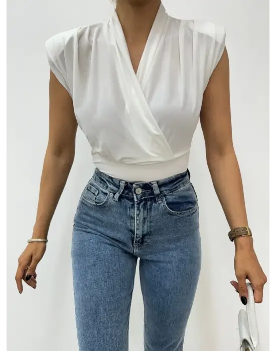 Omarı Kruvaze Model Beyaz Bluz - Sıfır Kol Vatkalı ve Şık Tasarım