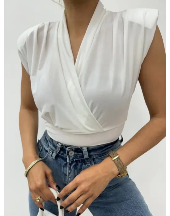 Omarı Kruvaze Model Beyaz Bluz - Sıfır Kol Vatkalı ve Şık Tasarım