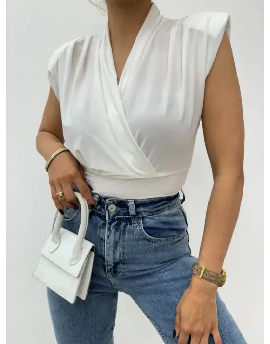 Omarı Kruvaze Model Beyaz Bluz - Sıfır Kol Vatkalı ve Şık Tasarım