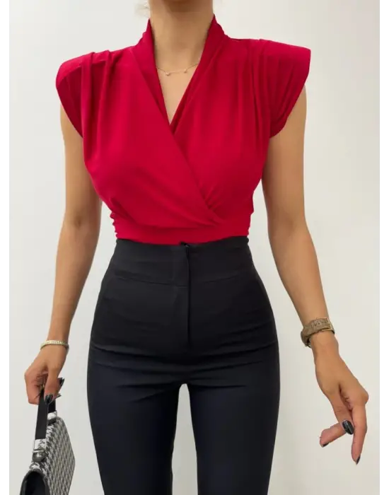 Omarı Trendyolun Yeni Favorisi: Vatka Detaylı Kruvaze Sandy Bluz - Bordo