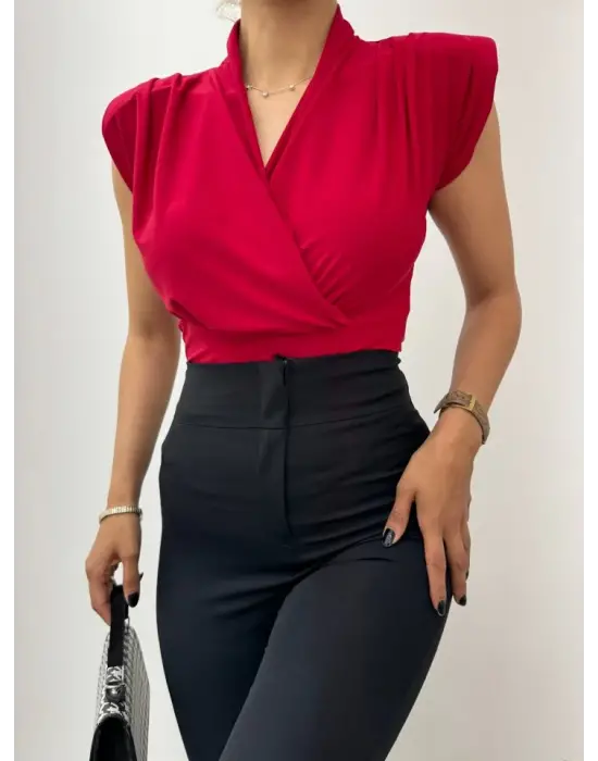 Omarı Trendyolun Yeni Favorisi: Vatka Detaylı Kruvaze Sandy Bluz - Bordo
