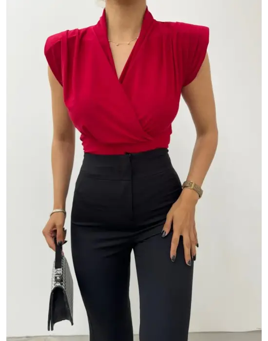 Omarı Trendyolun Yeni Favorisi: Vatka Detaylı Kruvaze Sandy Bluz - Bordo
