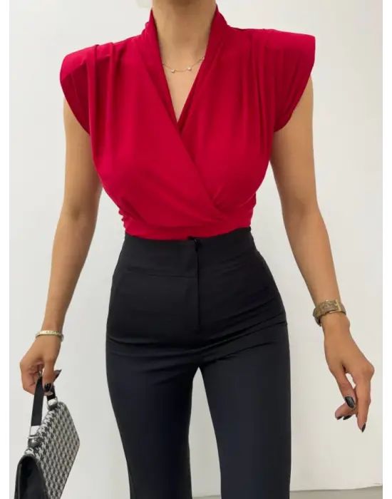 Omarı Trendyolun Yeni Favorisi: Vatka Detaylı Kruvaze Sandy Bluz - Bordo