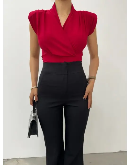 Omarı Trendyolun Yeni Favorisi: Vatka Detaylı Kruvaze Sandy Bluz - Bordo