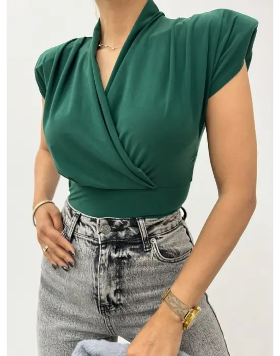 Sıfır Kol Vatkalı Kruvaze Model Sandy Bluz -Zümrüt