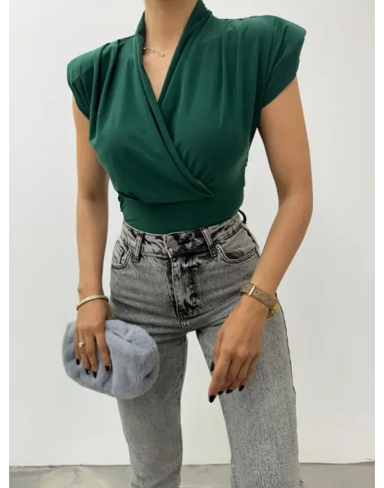 Sıfır Kol Vatkalı Kruvaze Model Sandy Bluz -Zümrüt