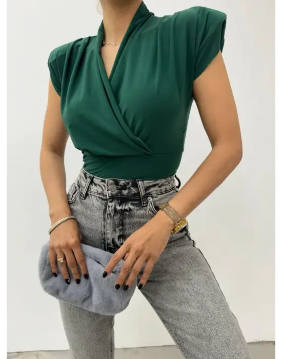Sıfır Kol Vatkalı Kruvaze Model Sandy Bluz -Zümrüt