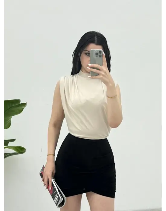 Omarı Sıfır Kol Vatkalı Bej Bluz