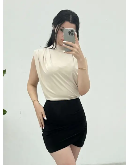 Omarı Sıfır Kol Vatkalı Bej Bluz