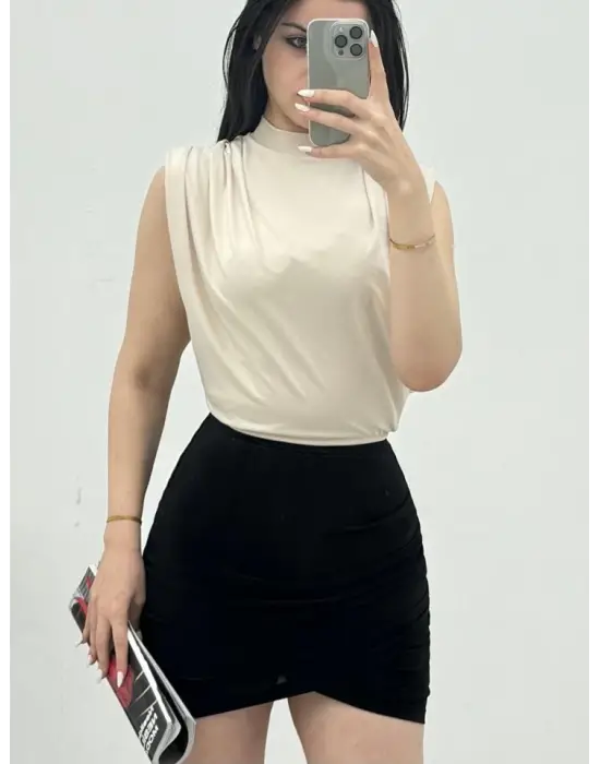 Omarı Sıfır Kol Vatkalı Bej Bluz