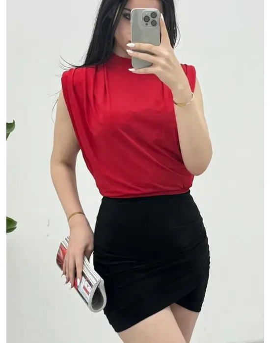Omarı Sıfır Kol Vatkalı Kırmızı Bluz