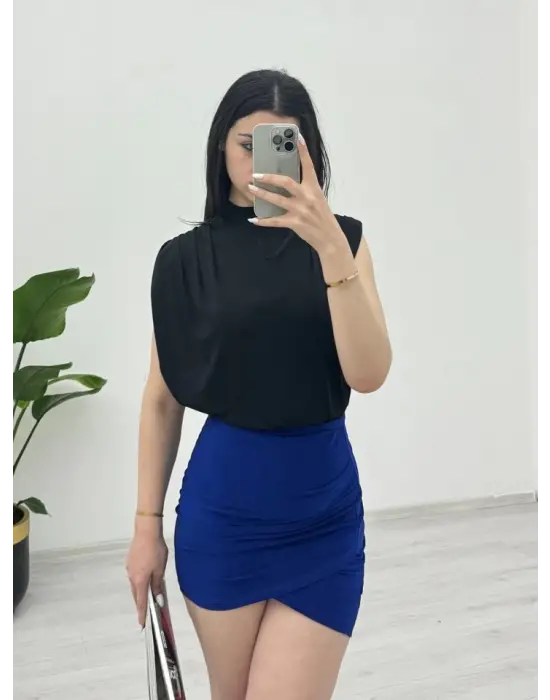 Omarı Siyah Vatkalı Kol Detaylı Bluz