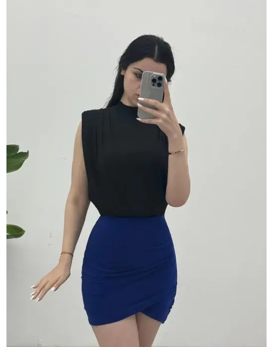 Omarı Siyah Vatkalı Kol Detaylı Bluz