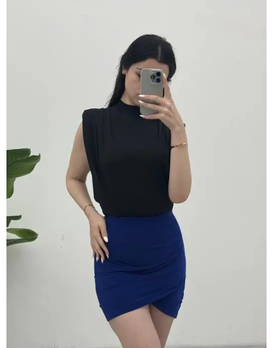 Omarı Siyah Vatkalı Kol Detaylı Bluz