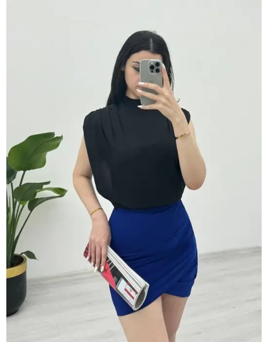 Omarı Siyah Vatkalı Kol Detaylı Bluz