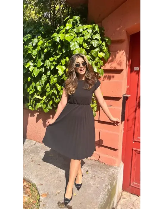 Omarı Pileli Beli Lastikli Kısa Kollu Kadın Elbisesi