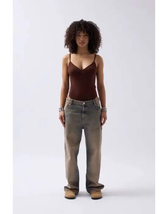 Omarı Vücudu Sıkıca Saran Büzgülü Bodysuit