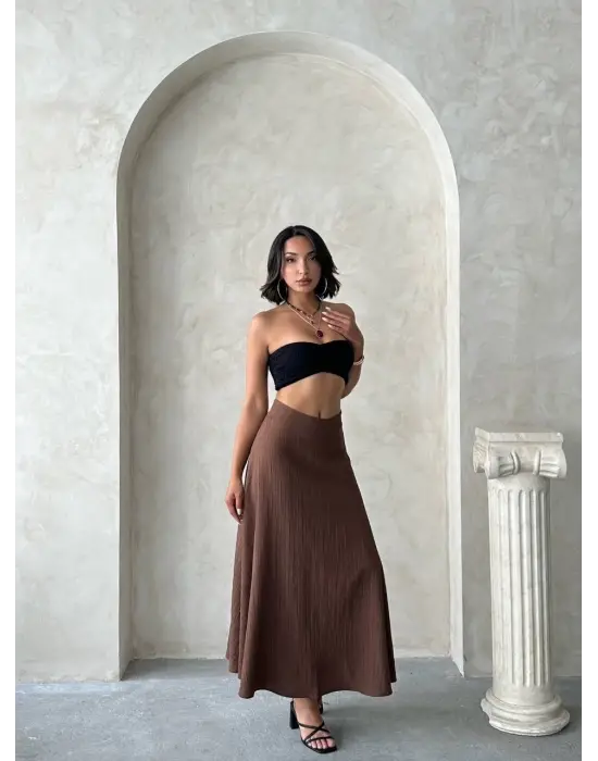 Omarı Yumuşak Doku ve Elegan Çizgilerle Tasarlanmış Uzun Etek