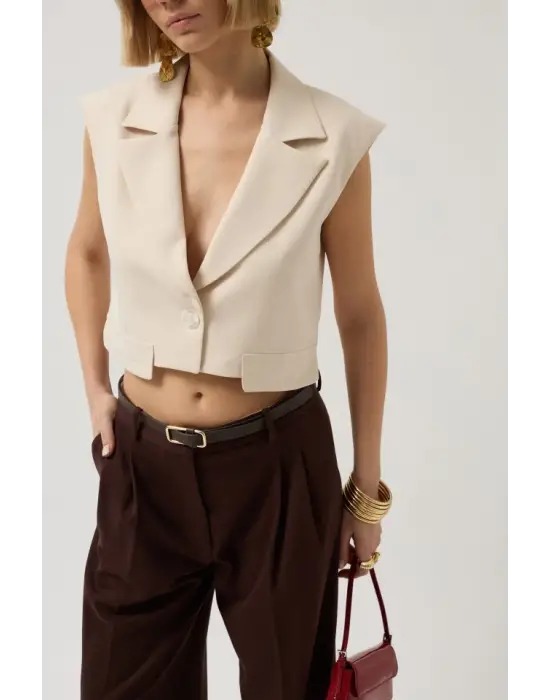 Omarı Şık Düğme Detaylı Cepli Yelek