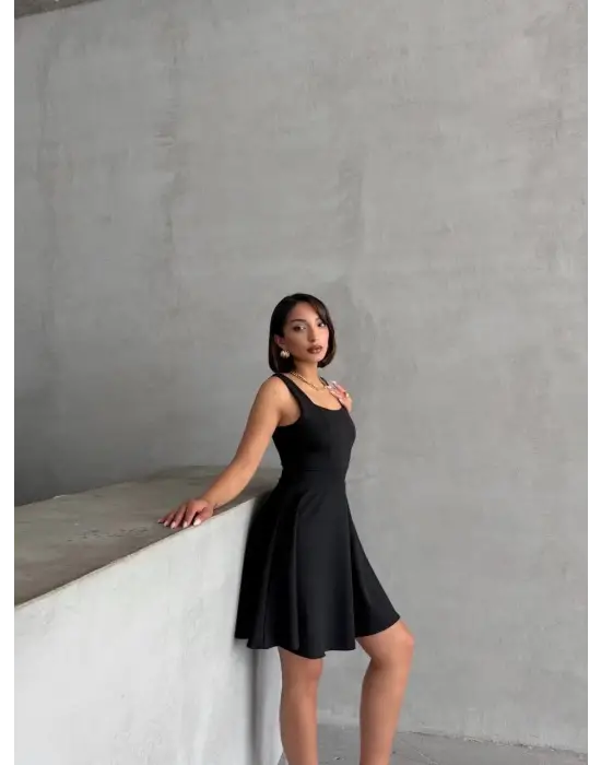 Omarı Zarif Kadın Kare Yaka Elbise