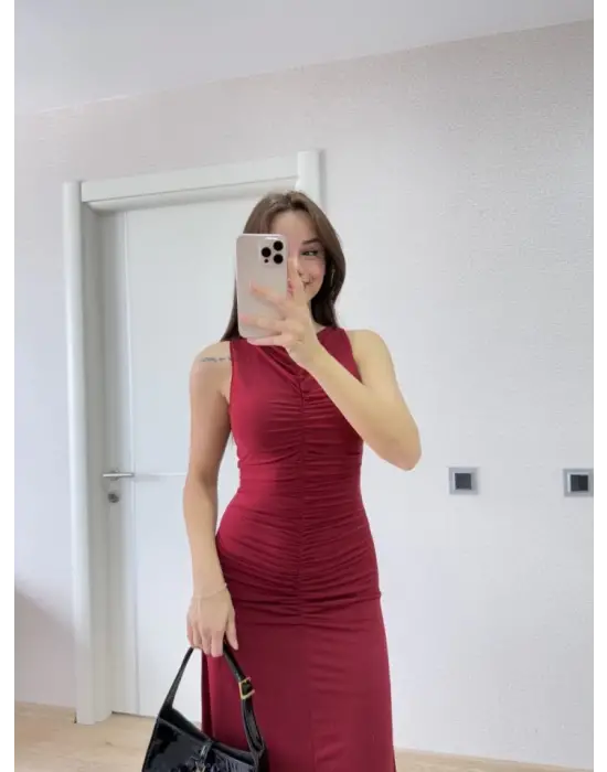 Omarı Şık Kırmızı Uzun Elbise