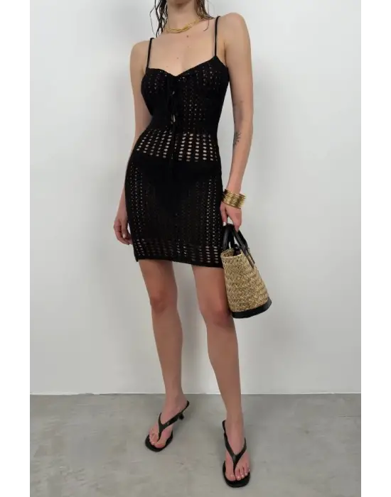 Omarı Şıklığıyla Büyüleyen Mini Örgü Elbise