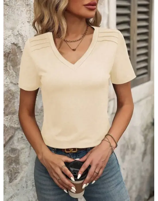 Omarı V Yaka Kadın Bluzu Çizgi Detayıyla Şıklığı Yakala