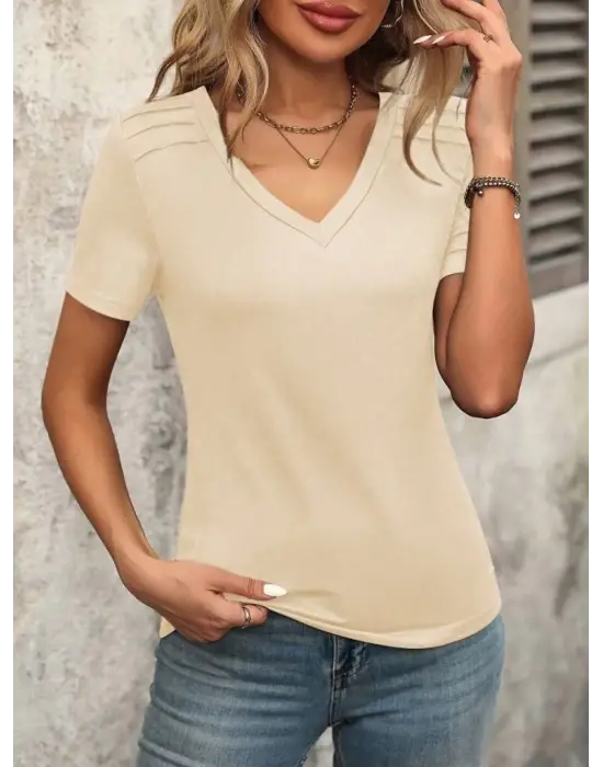 Omarı V Yaka Kadın Bluzu Çizgi Detayıyla Şıklığı Yakala