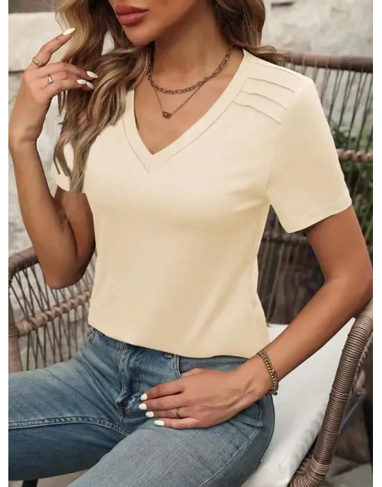 Omarı V Yaka Kadın Bluzu Çizgi Detayıyla Şıklığı Yakala