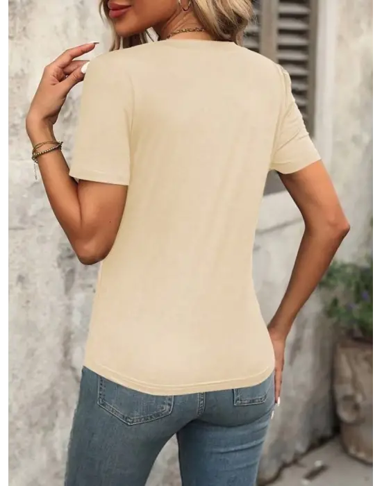 Omarı V Yaka Kadın Bluzu Çizgi Detayıyla Şıklığı Yakala