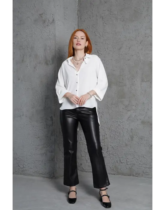 Omarı Şık Detaylarıyla Beyaz Gömlek