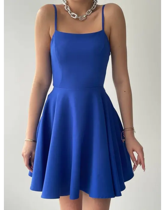 Omarı Şık Ve Rahat Askılı Elbise