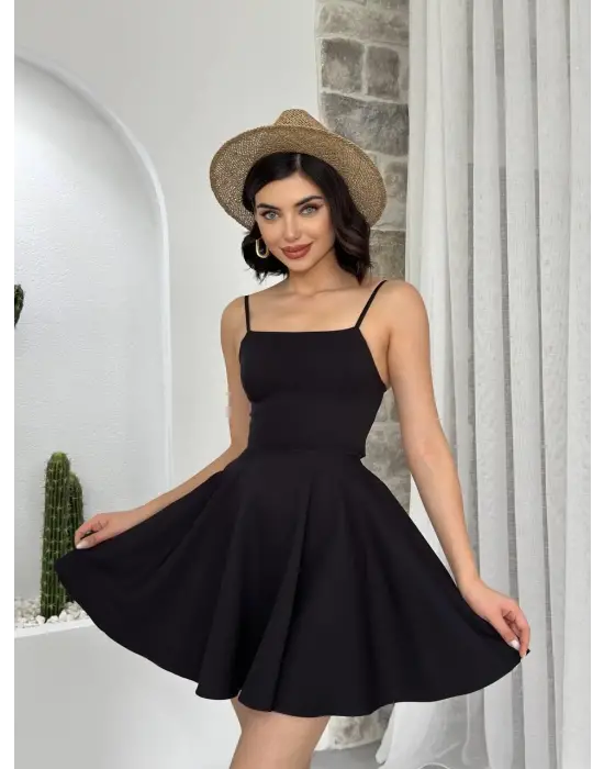 Omarı Parlak ve Şık Askılı Elbise