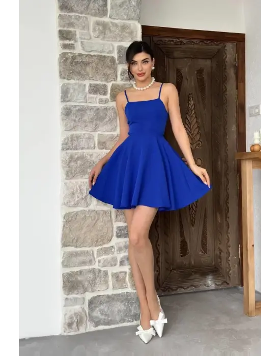 Omarı Şık Ve Rahat Askılı Elbise